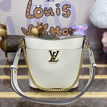 Louis Vuitton M24638 Lock And Walk White Size 20 x 20.5 x 12 cm