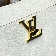 Louis Vuitton M24638 Lock And Walk White Size 20 x 20.5 x 12 cm - 2