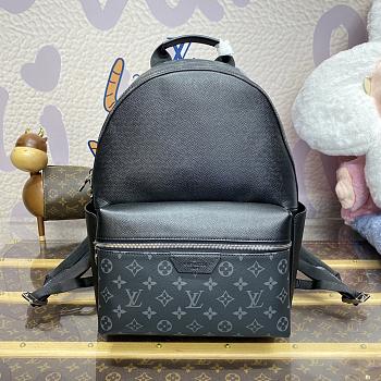 Louis Vuitton M31033 Discovery Backpack Black Size 29 x 38 x 20 cm
