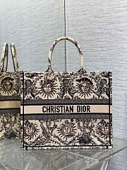 Large Dior Book Tote Beige and Black Toile de Jouy Soleil Embroidery Size 42 x 35 x 18.5 cm - 1