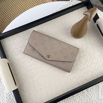 Louis Vuitton M82256 Sarah Wallet Beige Size 19 x 10.5 x 2.5 cm