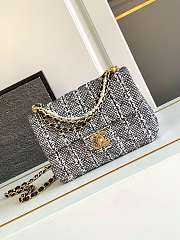 Chanel Mini Flap Bag AS4384 Black & White Tweed Size 14.5 × 19.5 × 7.5 cm - 1
