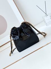 Chanel 22 Mini Handbag Black & White Letter AS3980 Size 20 × 19 × 6 cm - 5