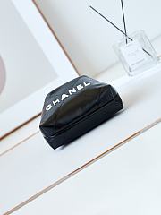 Chanel 22 Mini Handbag Black & White Letter AS3980 Size 20 × 19 × 6 cm - 4