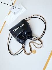 Chanel 22 Mini Handbag Black & White Letter AS3980 Size 20 × 19 × 6 cm - 2