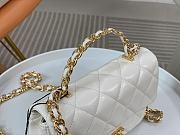 Chanel 23S Shiny Lambskin White AS4023 Size 20 x 15 x 5 cm - 2
