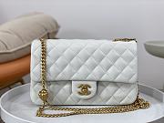 Chanel Small Classic Handbag with Heart Pearl Crush White Lamskin 14.5 × 23 × 6 cm - 1