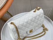 Chanel Small Classic Handbag with Heart Pearl Crush White Lamskin 14.5 × 23 × 6 cm - 5