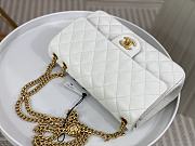 Chanel Small Classic Handbag with Heart Pearl Crush White Lamskin 14.5 × 23 × 6 cm - 3