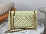 Chanel Small Classic Handbag with Heart Pearl Crush Yellow Lamskin 14.5 × 23 × 6 cm - 4