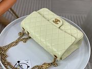 Chanel Small Classic Handbag with Heart Pearl Crush Yellow Lamskin 14.5 × 23 × 6 cm - 3