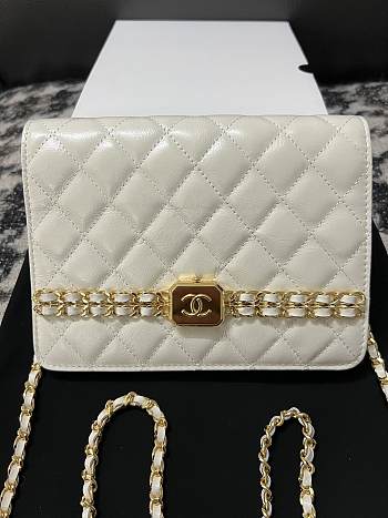 Chanel 24S White Leather Chain Bag 18.5x14.5 cm