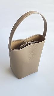 The Row Small N/S Park Tote in Leather Dark Taupe 25x22x12cm - 3
