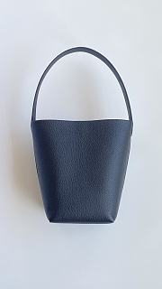 The Row Small N/S Park Tote in Leather Black 25x22x12cm - 2
