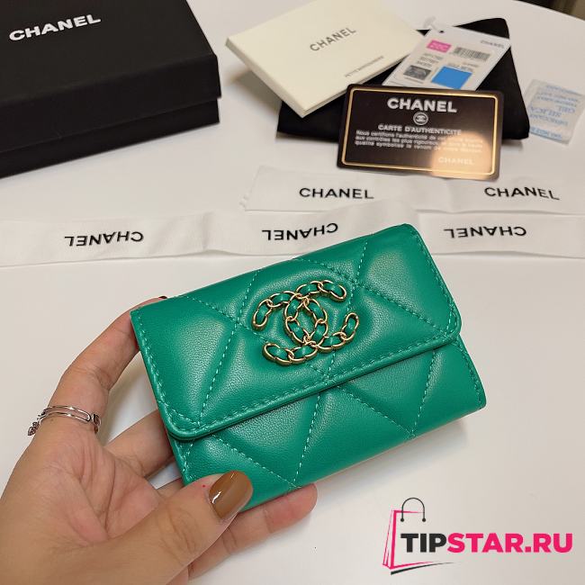 CHANEL 19 Flap Card Holder Green size 11x9 cm - 1