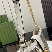 Gucci Padlock GG Medium Shoulder Bag Beige And White GG 32.5x24x5.5cm - 2