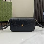 Gucci GG Super Mini Shoulder Bag Black GG 21x13.5x3cm - 1