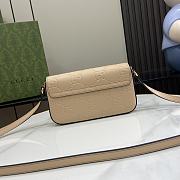 Gucci GG Super Mini Shoulder Bag Beige GG 21x13.5x3cm - 4