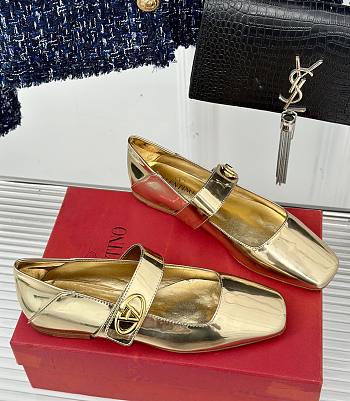 VLTN Mary-Jane Vlogo Locker Ballerina In Mirrored Calfskin Gold