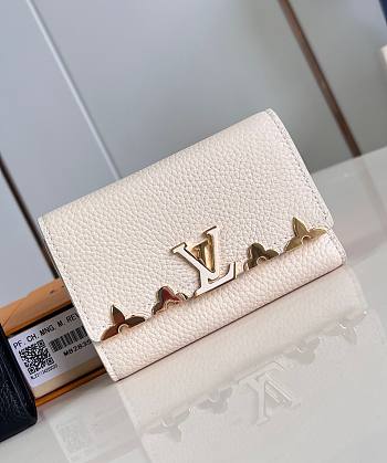 LV Capucines Compact Wallet Cream M82835 13.5x9.5x3cm