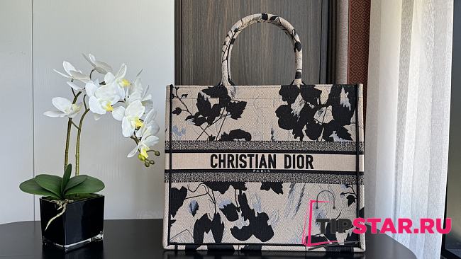 Medium Dior Book Tote Beige and Black Fleurs Mystiques Embroidery 36x27.5x16.5cm - 1