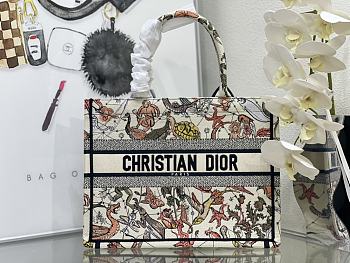 Medium Dior Book Tote White Multicolor Animaux Fantastiques Embroidery 36x27.5x16.5cm