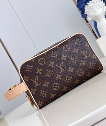 LV Locker Dopp Kit Monogram Canvas M83112 23x13x12cm