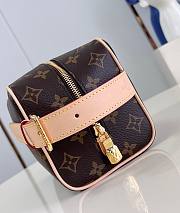 LV Locker Dopp Kit Monogram Canvas M83112 23x13x12cm - 5