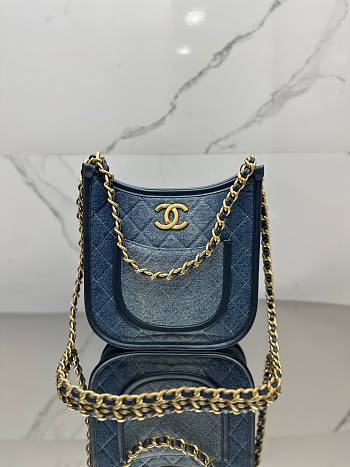 CC Hobo Handbag Washed Denim & Gold-Tone Metal Blue 24×22×6cm