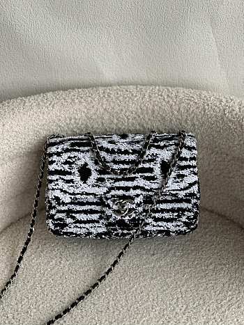 CC Small Flap Bag Sequins Black & White 14×21×8cm