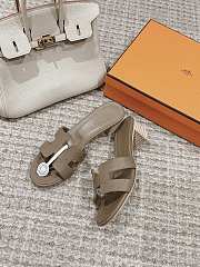 Hermes Oasis Sandal Ostrich Étoupe 4.5cm - 5