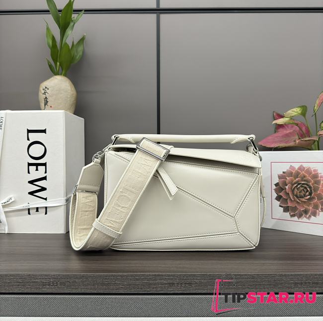 Loewe Small Puzzle Bag In Satin Calfskin White Size 24*10.5*16.5cm - 1