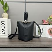 Loewe Small Pebble Bucket In Mellow Calfskin Black 16x19.5x16cm - 1