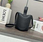 Loewe Small Pebble Bucket In Mellow Calfskin Black 16x19.5x16cm - 4