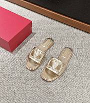 VLTN Vlogo Cut Out Laminated Nappa Leather Slide Sandal Platinum/Antique Brass - 1