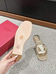 VLTN Vlogo Cut Out Laminated Nappa Leather Slide Sandal Platinum/Antique Brass - 6