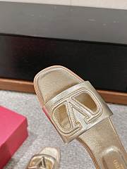 VLTN Vlogo Cut Out Laminated Nappa Leather Slide Sandal Platinum/Antique Brass - 4