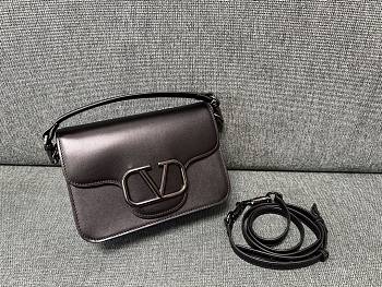 VLTN Garavani Locò Calfskin Shoulder Bag Black 22x16x7cm