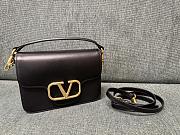 VLTN Garavani Locò Calfskin Shoulder Bag Black Gold 22x16x7cm - 3