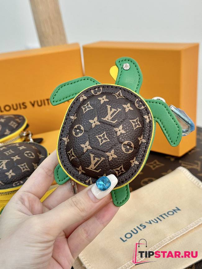 LV Turtle Pouch Bag Charm S00 M01471 - 1