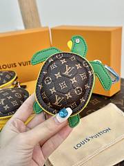 LV Turtle Pouch Bag Charm S00 M01471 - 1