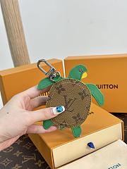 LV Turtle Pouch Bag Charm S00 M01471 - 2