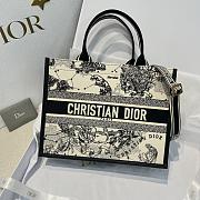 Medium Dior Book Tote Latte Multicolor Dior Zodiac Embroidery and Black Calfskin 36.5x28x16.5cm - 1