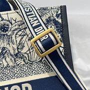 Medium Dior Book Tote White and Navy Blue Toile de Jouy Sauvage Embroidery with Navy Blue Calfskin 36.5x28x16.5cm - 6