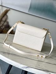 LV Twist MM Epi Leather Quartz White M24043 23x17x9.5cm - 2