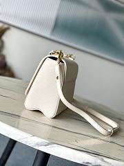 LV Twist MM Epi Leather Quartz White M24043 23x17x9.5cm - 3