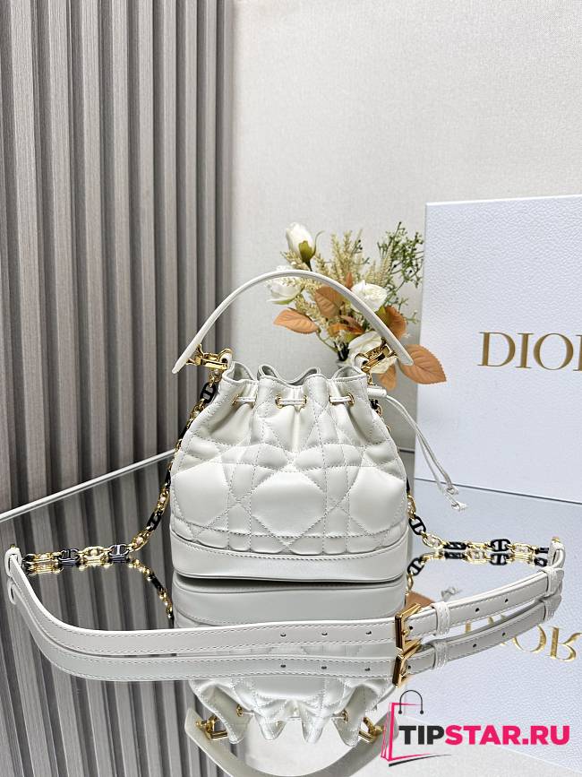 Small Dior Jolie Bucket Bag White Calfskin and Macrocannage Lambskin 17x16x10.5cm - 1