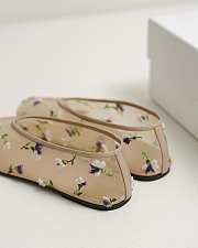 Khaite The Marcy Flat In Beige Mesh With Purple Floral Embroidery - 4