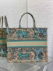 Medium Dioriviera Dior Book Tote Raffia with Aquamarina Toile de Jouy Sauvage Embroidery 36x27.5x16.5cm - 4