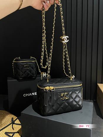 Chanel Mini Vanity Resin Handle Bag Black Lambskin Black 16x10x8cm